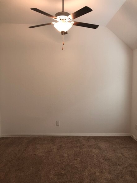 Building Photo - 3019 Stonebriar Ct