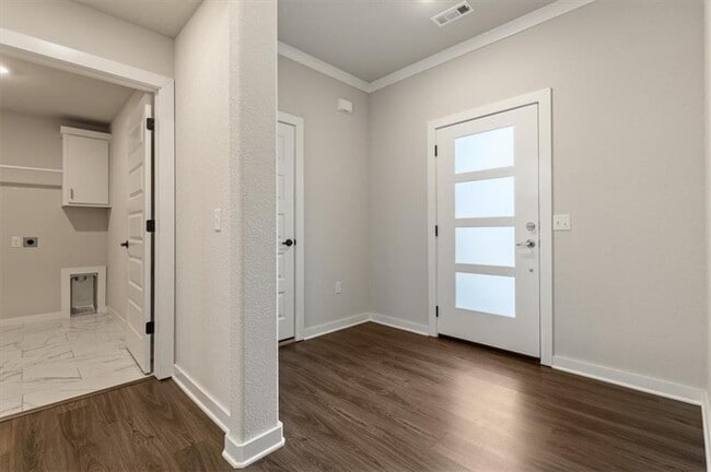 Building Photo - 224 S Benchmark Ln