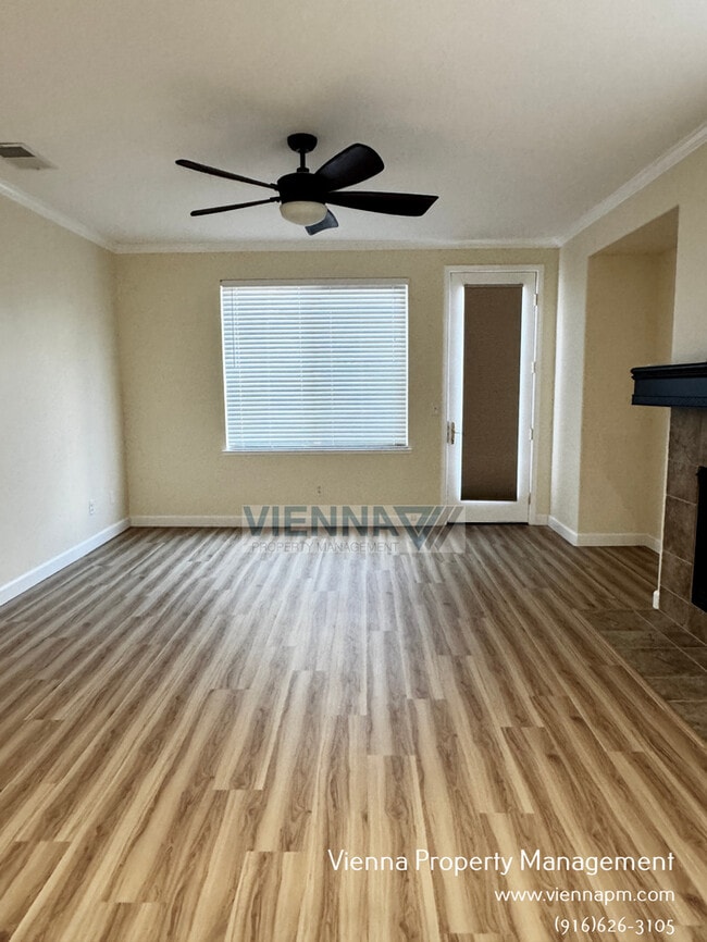 Building Photo - 829 Courtyards Loop