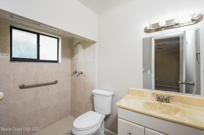 Building Photo - 1320 Arlington Cir