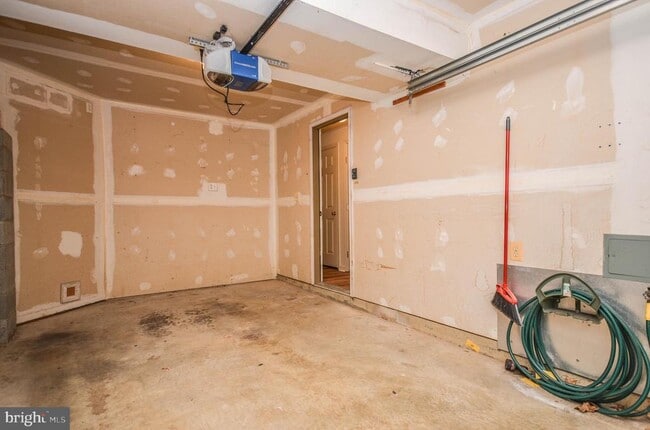 Building Photo - 3003 Gatehouse Ct