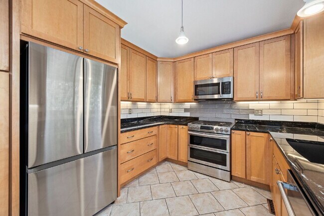 Building Photo - "Charming 3-Bedroom Home with 2.5 Baths in...