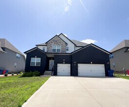 Building Photo - 5 Bedroom 2 1/2 Bathroom Home