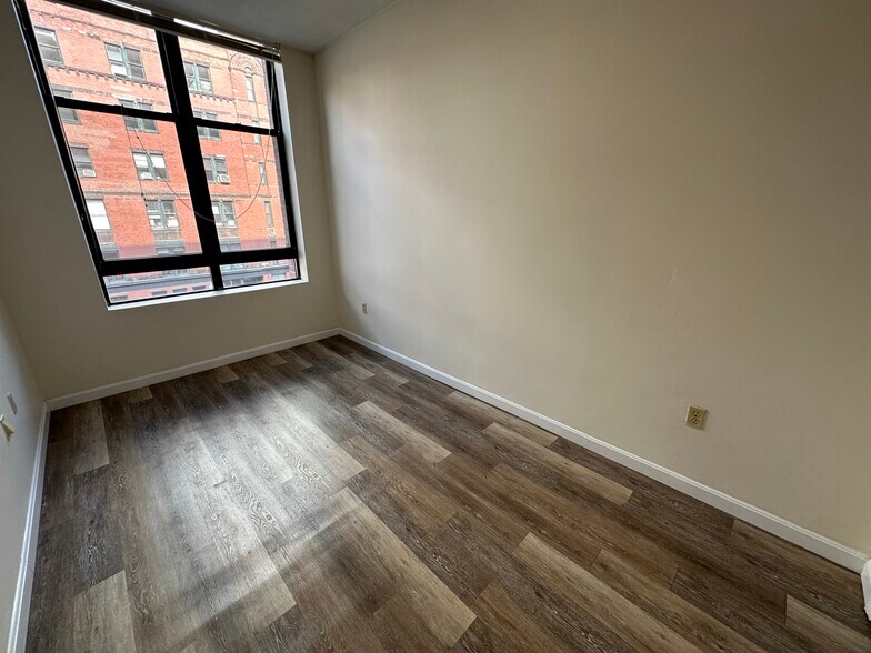 Building Photo - 76 Essex St