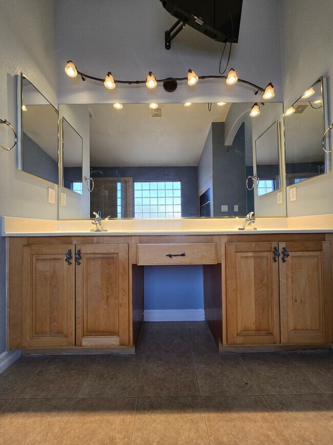 Building Photo - Don’t wait for summer, your pool home is ready now!!! 4 Bedroom, NW Las Vegas