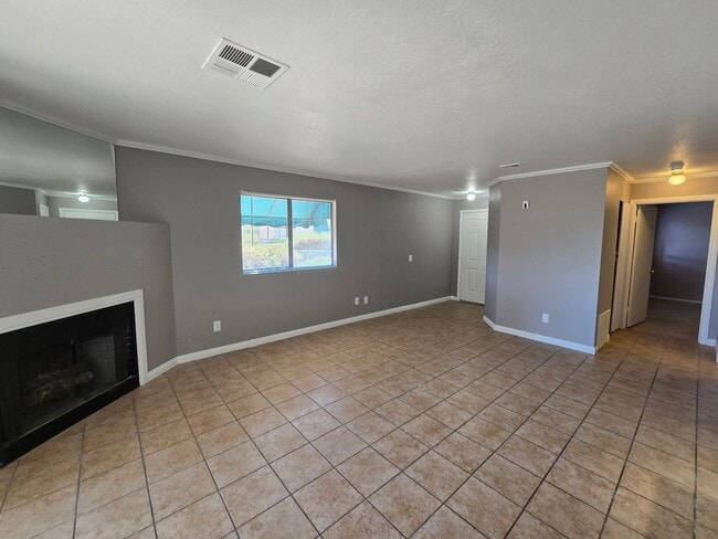 Building Photo - Charming 2-Bedroom Condo in Gated Communit...