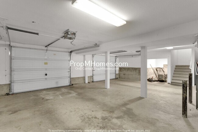 Building Photo - Three-Bedroom Loft-Style Home near Progress Ridge in Beaverton!