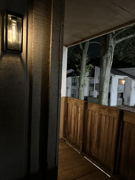 Building Photo - 5653 Encino Cv