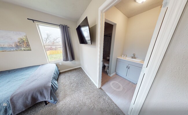 Building Photo - 1917 Sadler St