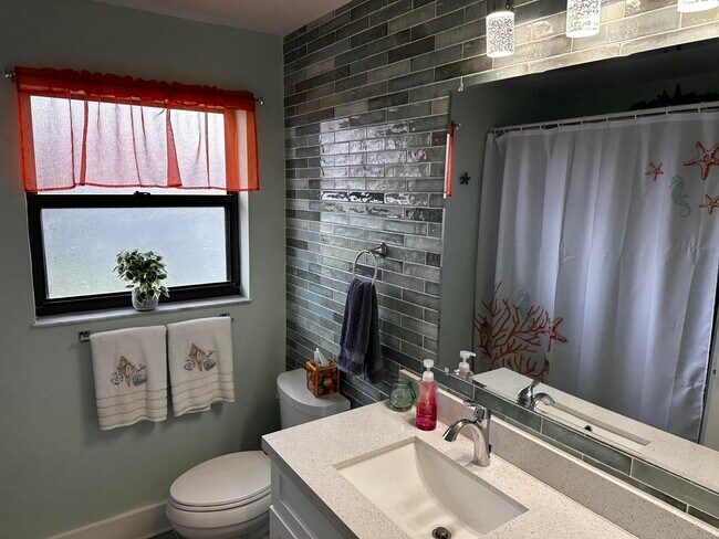 Building Photo - 6142 SE Landing Way