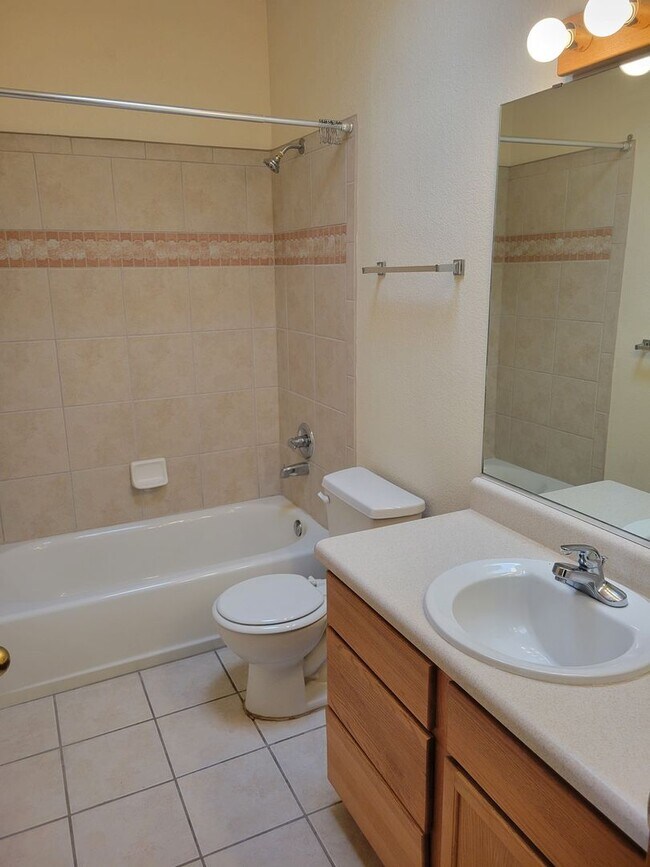 Building Photo - Townhouse in the Pines ***COMING SOON*** WILL PROCESS APPILCATIONS ON 3/5/26***