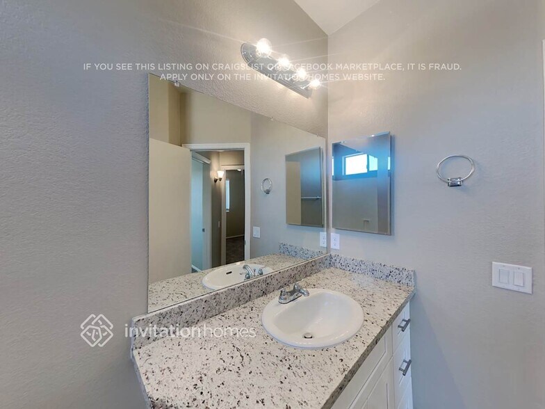 Building Photo - 11706 W Grant St