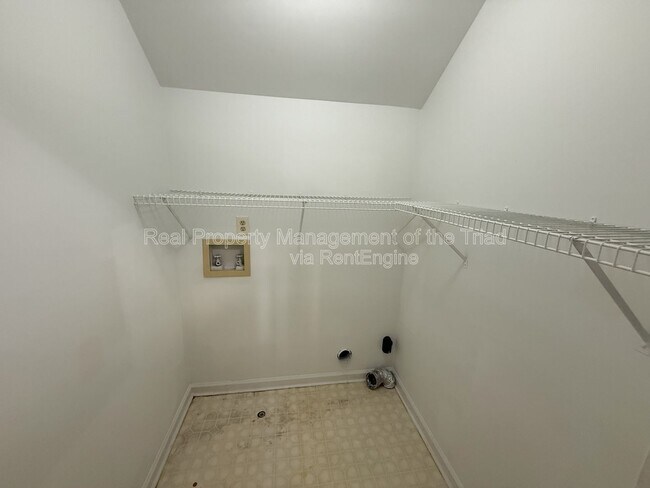 Building Photo - 3802 King Edward Ct