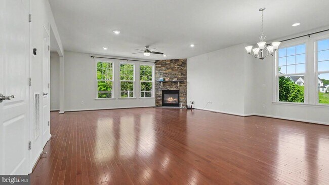 Building Photo - 40978 Spur Run Ln