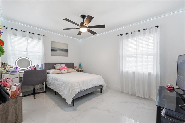 Building Photo - 2521 W Minnehaha St