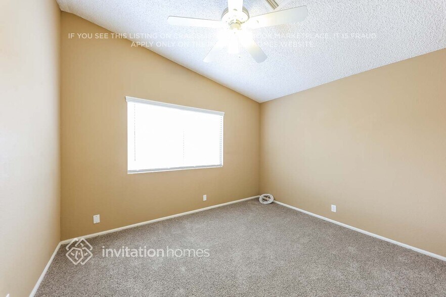 Building Photo - 1633 E Wagoner Rd