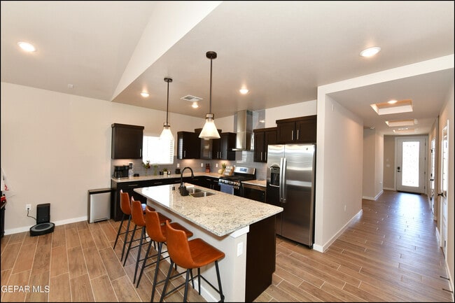 Building Photo - 975 Bicknor Pl