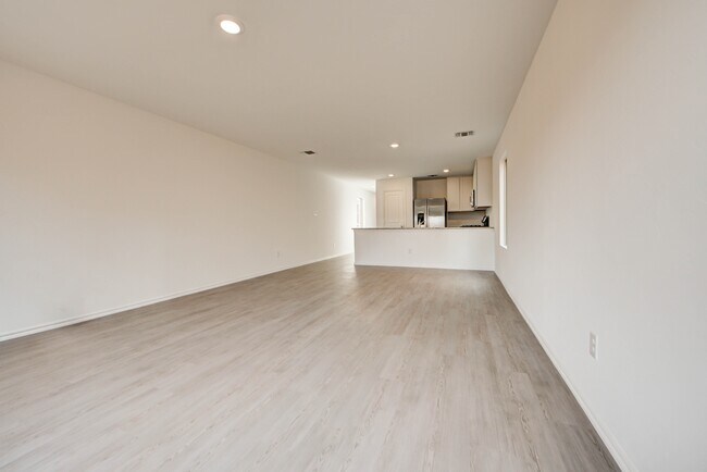 Building Photo - 2011 Delphine Dr