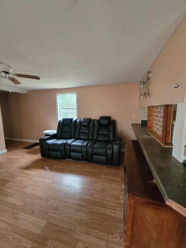Building Photo - 2/1 Mobile home for rent in Leakesville!