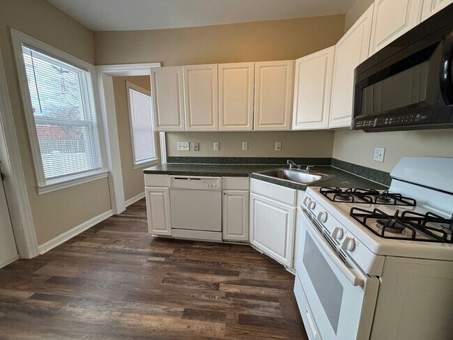 Building Photo - 99 Clinton St