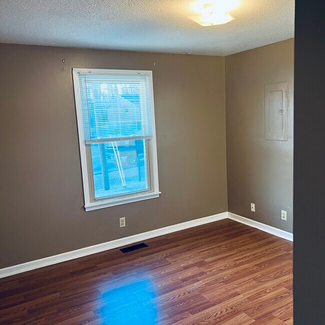 Building Photo - 909 Lucas Ln