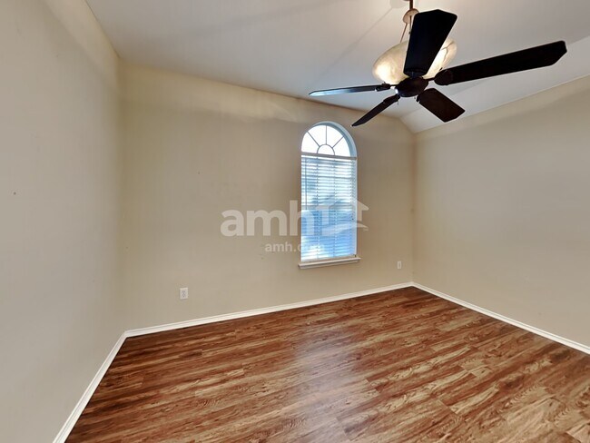 Building Photo - 3841 Chimney Rock Dr