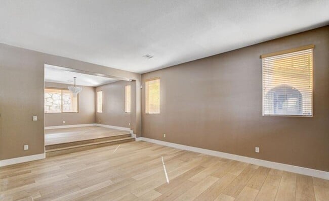 Building Photo - 757 Secret London Ave