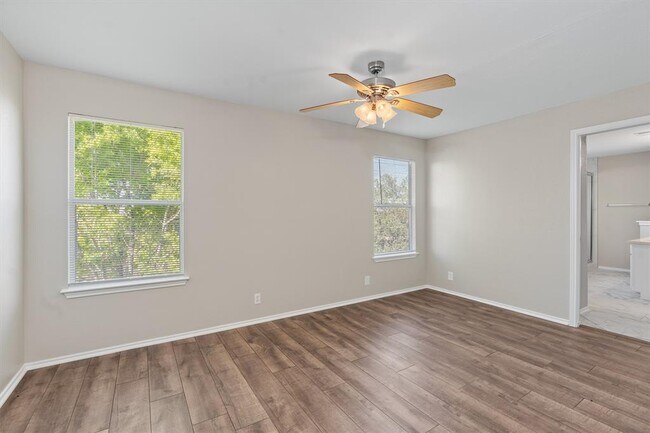 Building Photo - 403 Lakemont Dr