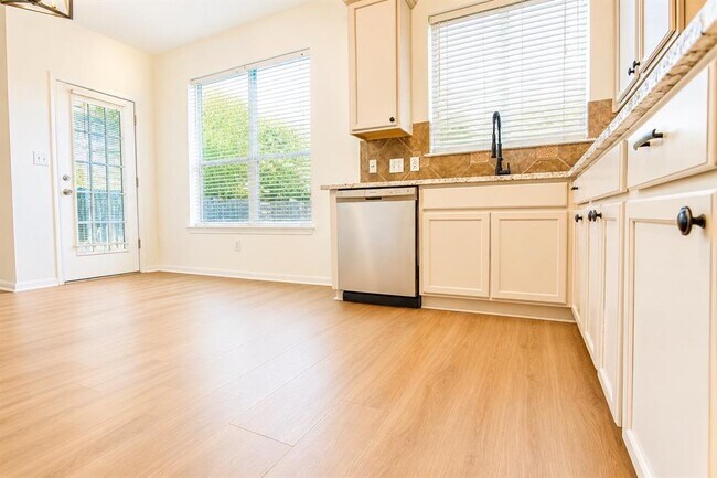 Building Photo - 4205 Bent Wood Ct