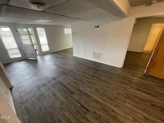 Building Photo - 901 Marilyn Dr