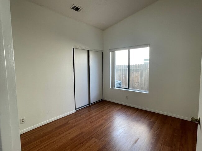 Building Photo - Charming Home in Hesperia- HOA Community- 3 Bedrooms, 2 Bathrooms, Community Park