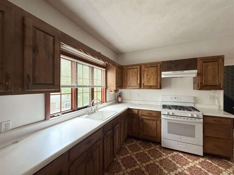 Building Photo - 186 Powder House Blvd