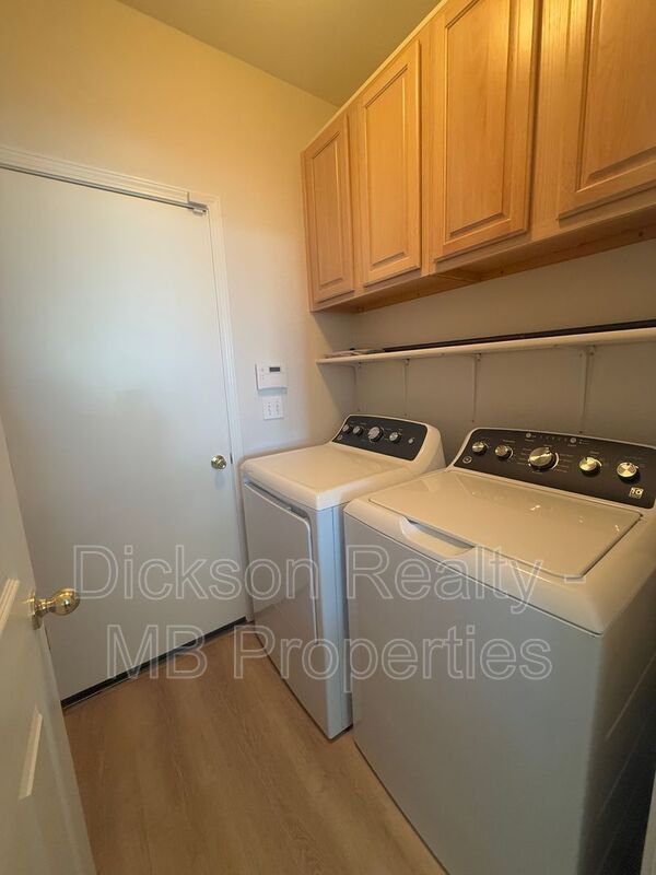 Building Photo - 4711 Bradford Ln