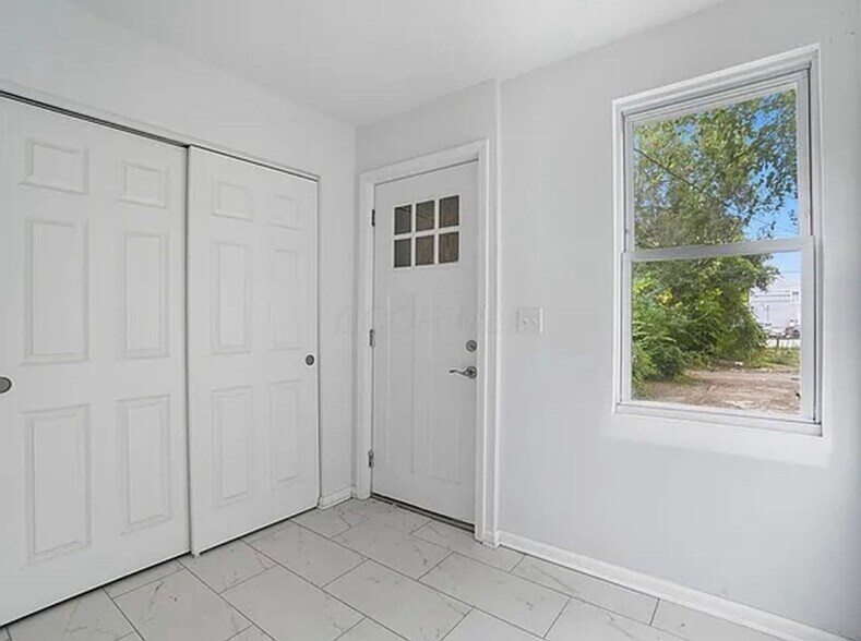 Building Photo - 782 Seymour Ave