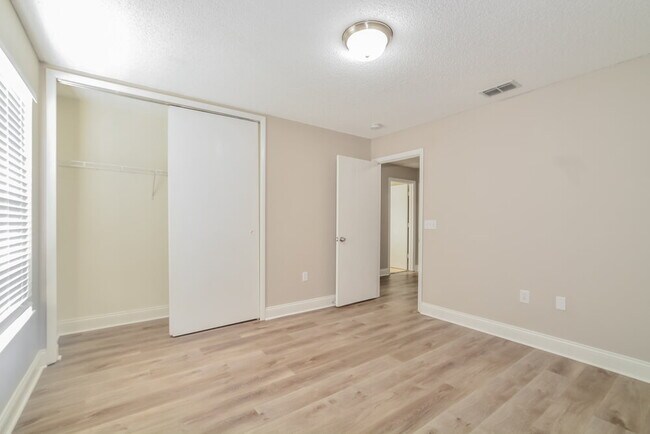 Building Photo - 250 Lynn St