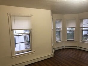 Building Photo - 28 Garnet St