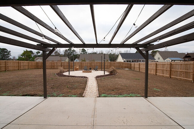 Building Photo - 303 Channel Run Ln