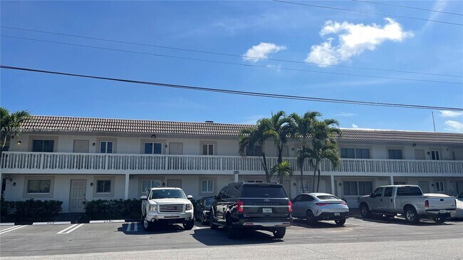 Building Photo - 840 Pine Dr