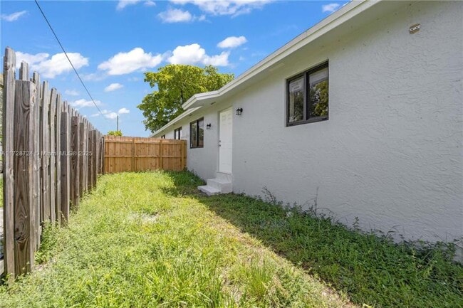 Building Photo - 2 bedroom in Hallandale FL 33009