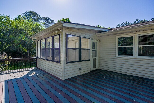 Building Photo - 1220 Ridge Rd