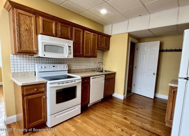 Building Photo - 512 S Main St