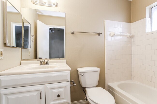 Building Photo - 12637 Autumn Mill Dr