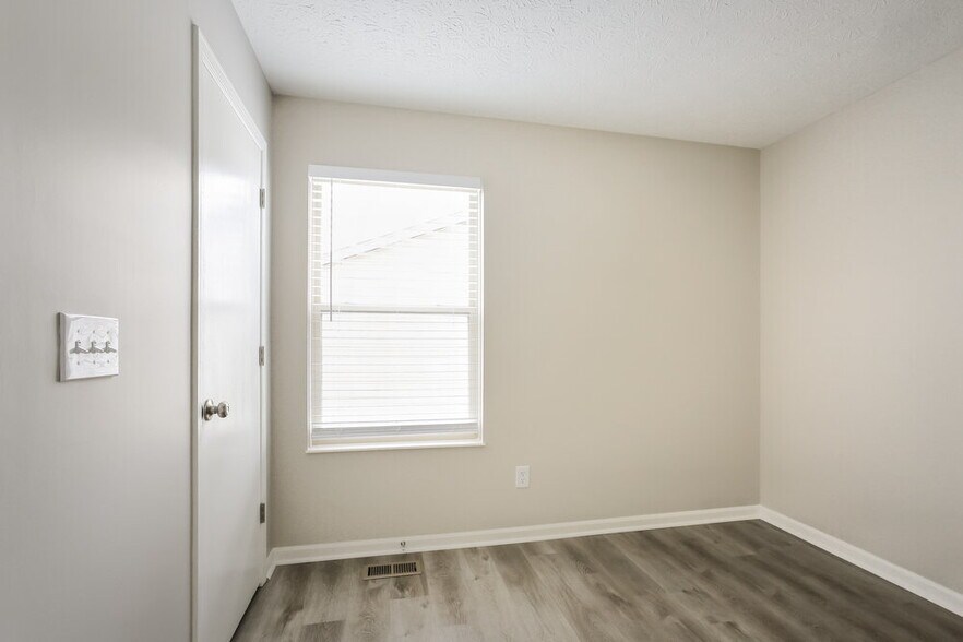 Building Photo - 5774 Oyster Bay Way