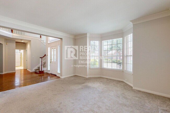 Building Photo - Elegant 5-Bedroom Home for Rent in Prime C...