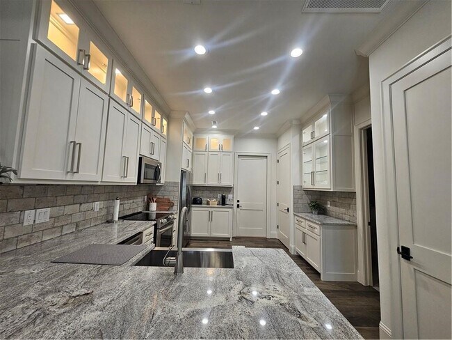 Building Photo - 97 Perth Dr