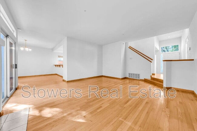 Building Photo - 116 Foxglove Ln