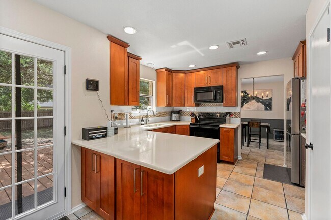 Building Photo - 3 Bedroom/2.5 Bath Northwest Park