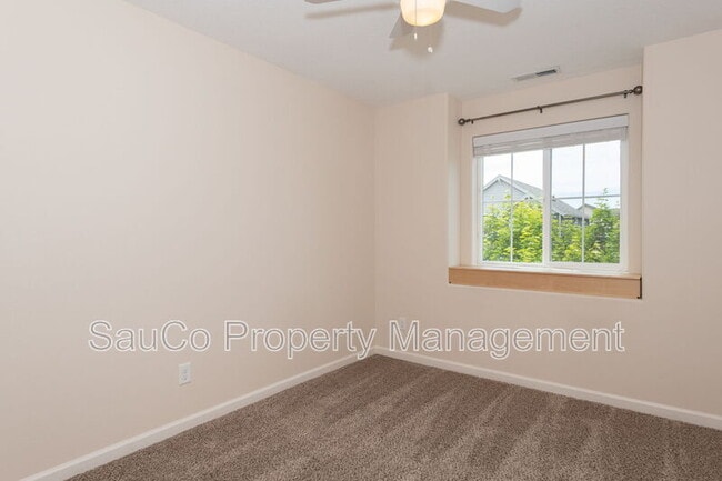 Building Photo - 292 NE 66th Ave