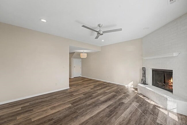 Building Photo - 298 W Mountain St