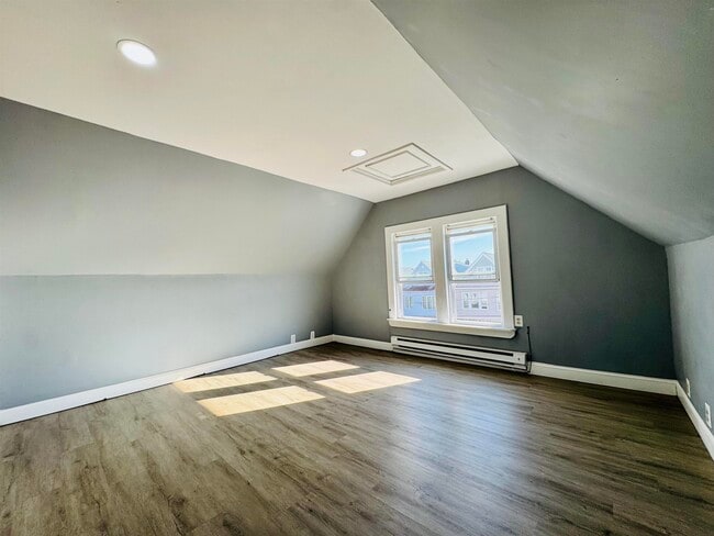 Building Photo - 95 W 54th St